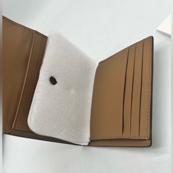 Coach Wyn Small Wallet With Floral Print - Picture 8 of 8